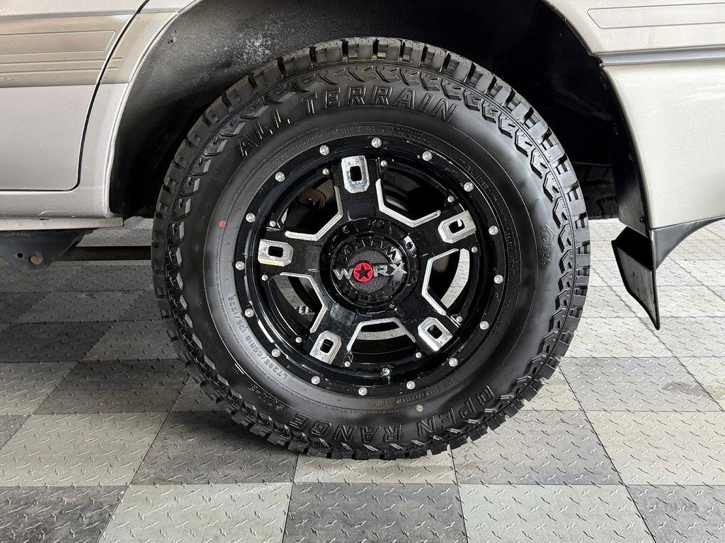 Toyota Land Cruiser 4WD 2000