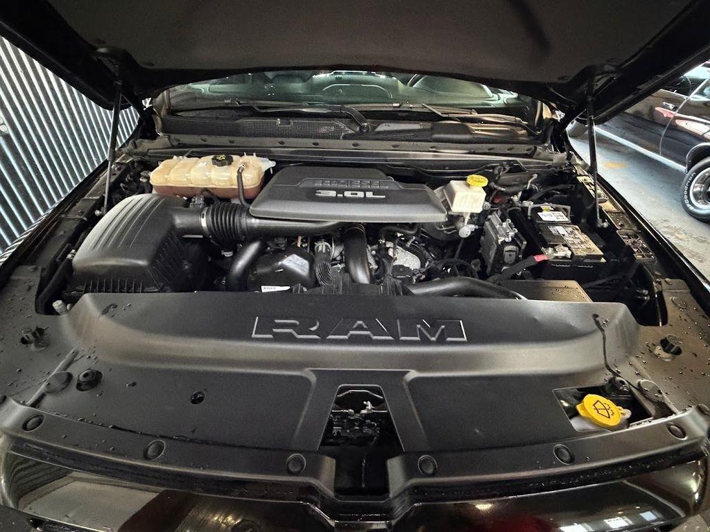 RAM 1500 Laramie Crew Cab SWB 4WD 2021