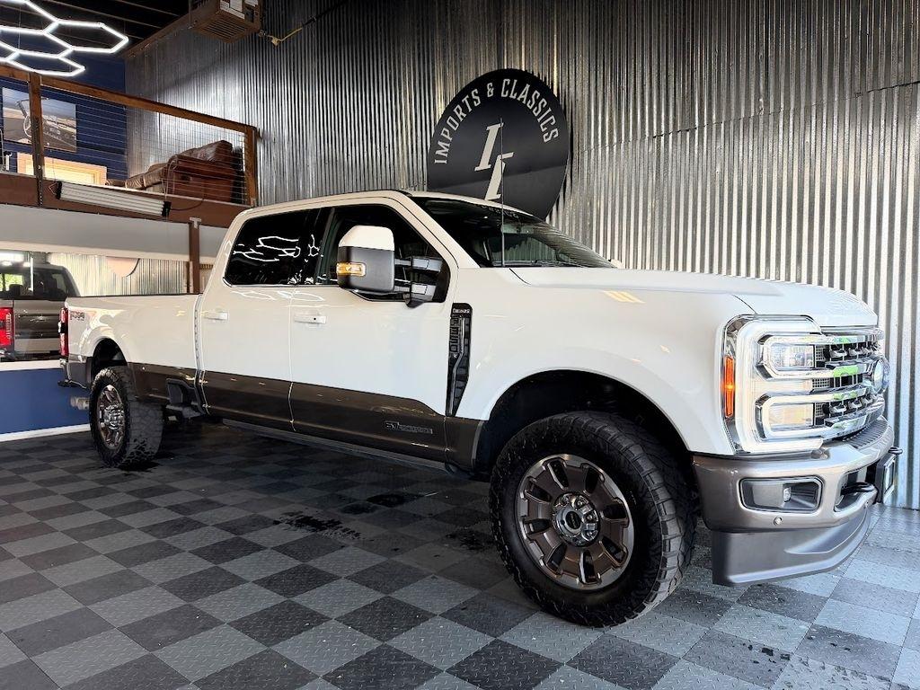 Ford F-350 SD King Ranch Crew Cab Long Bed 4WD 2023