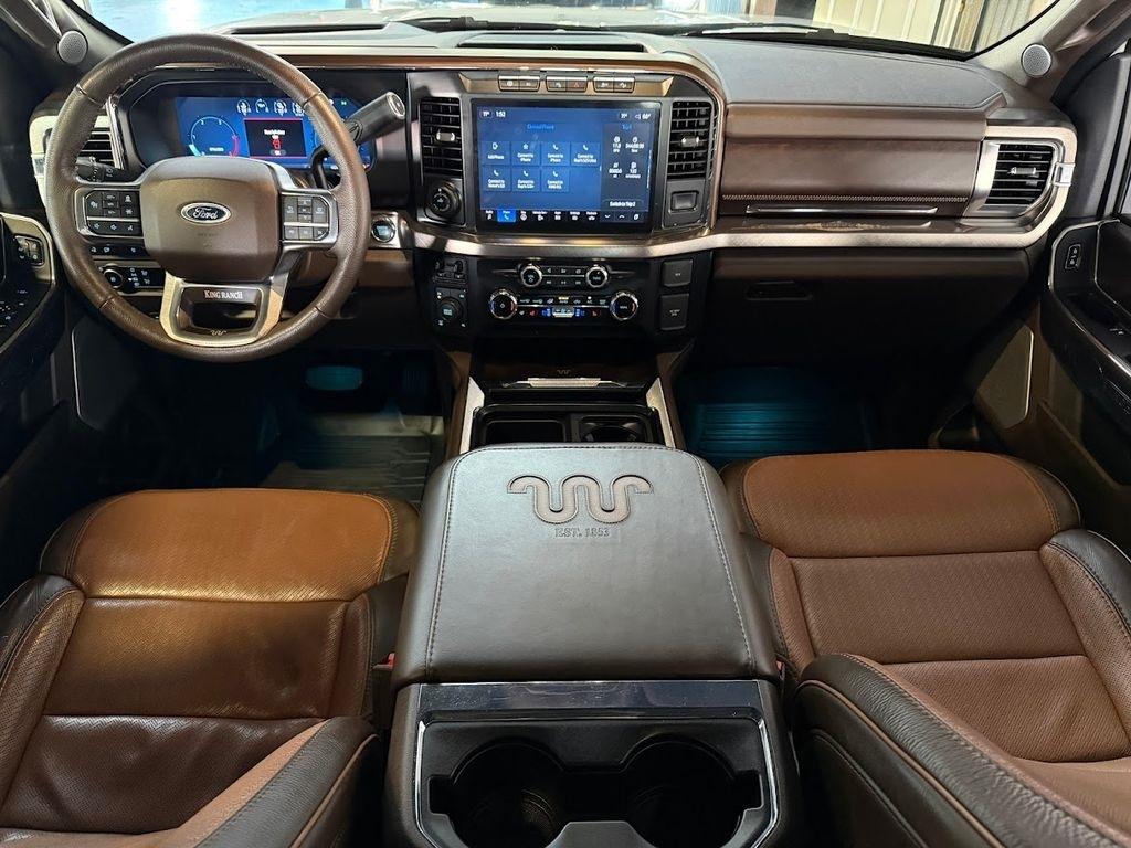 Ford F-350 SD King Ranch Crew Cab Long Bed 4WD 2023