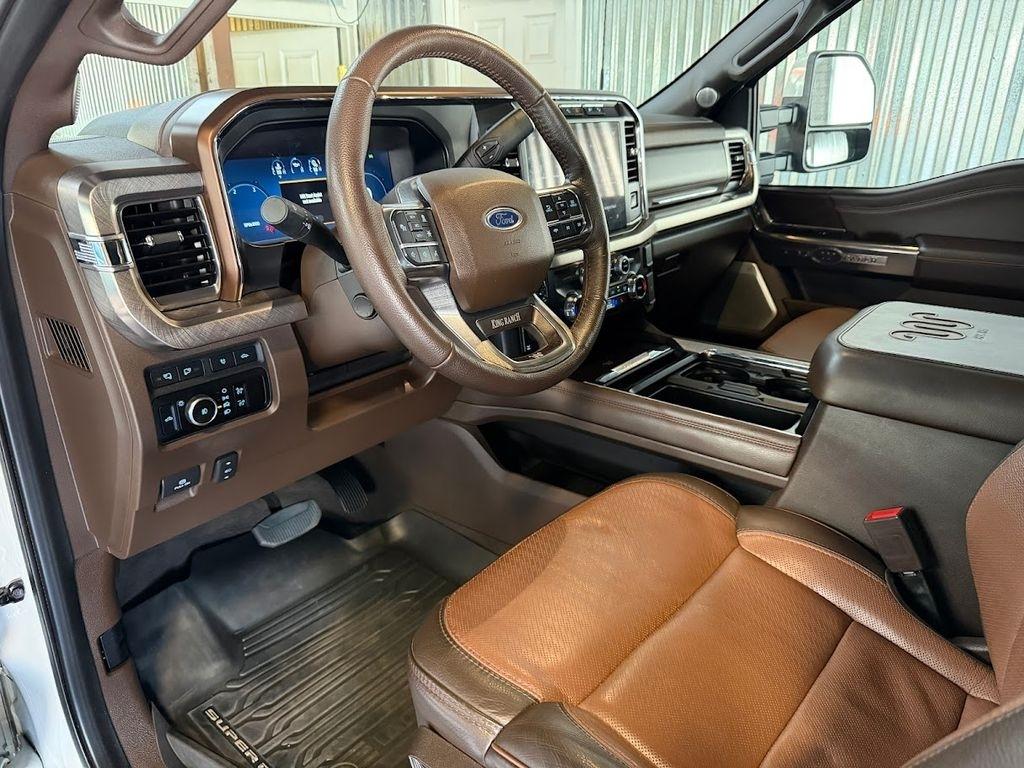 Ford F-350 SD King Ranch Crew Cab Long Bed 4WD 2023