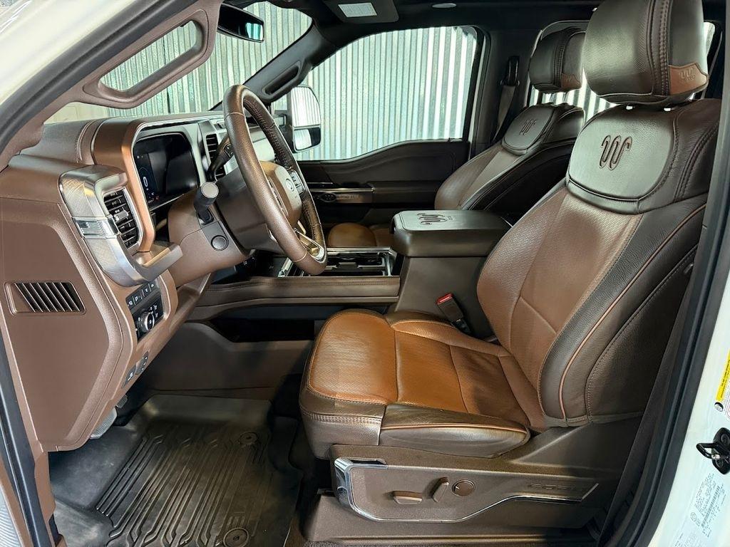 Ford F-350 SD King Ranch Crew Cab Long Bed 4WD 2023