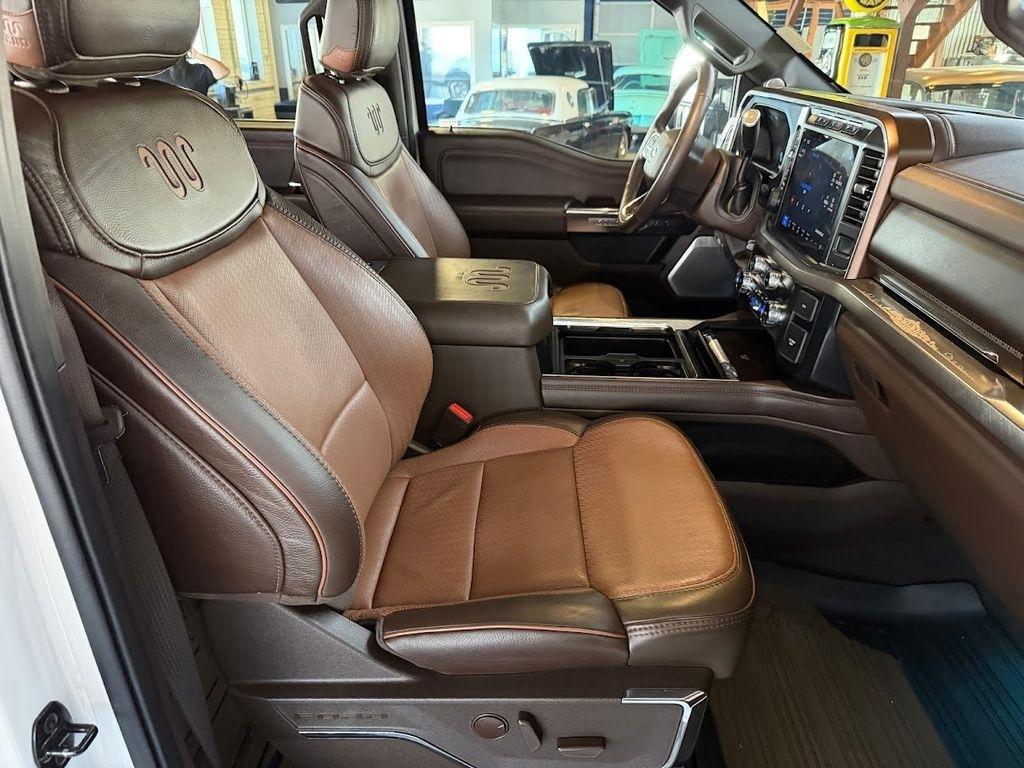 Ford F-350 SD King Ranch Crew Cab Long Bed 4WD 2023