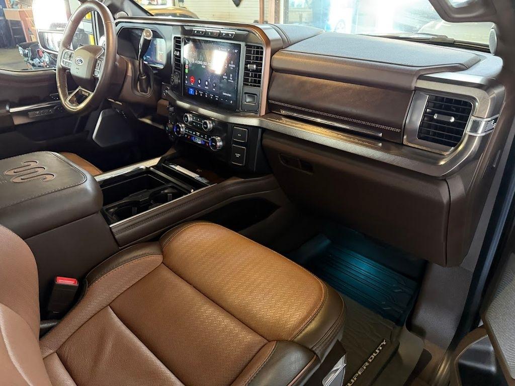Ford F-350 SD King Ranch Crew Cab Long Bed 4WD 2023