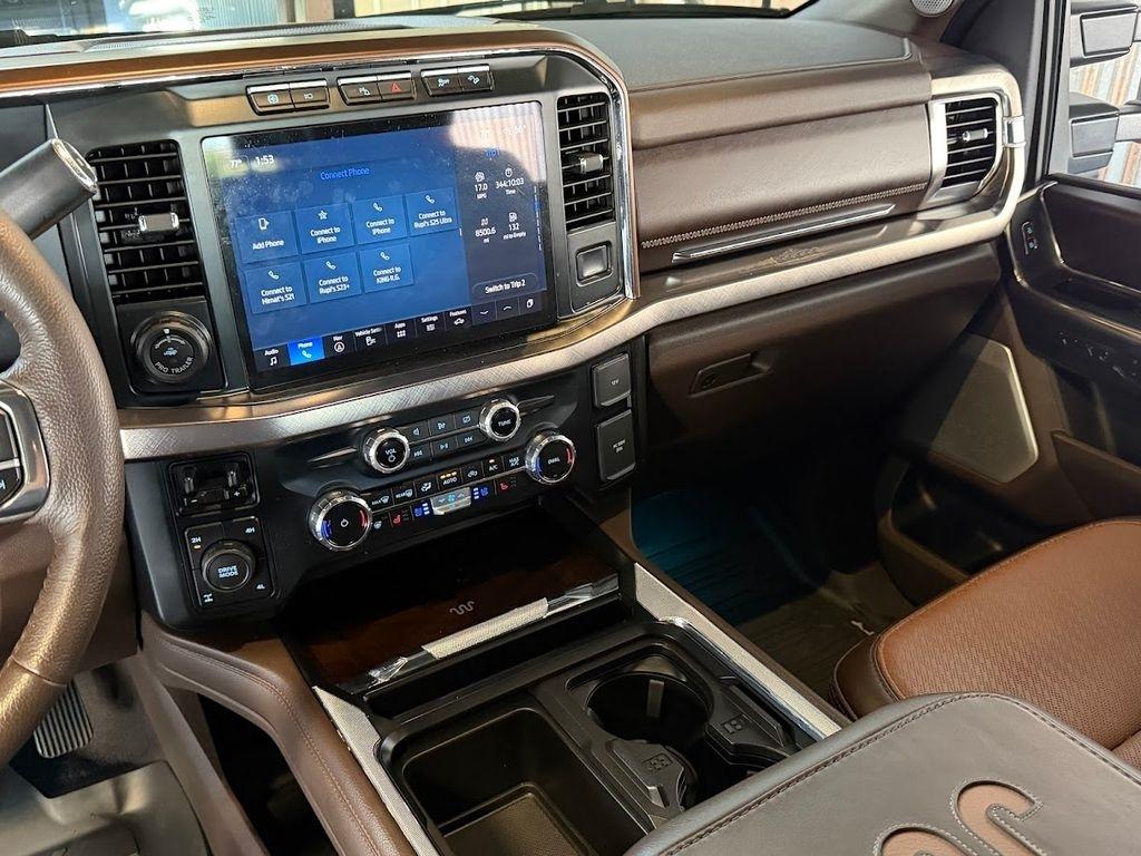 Ford F-350 SD King Ranch Crew Cab Long Bed 4WD 2023