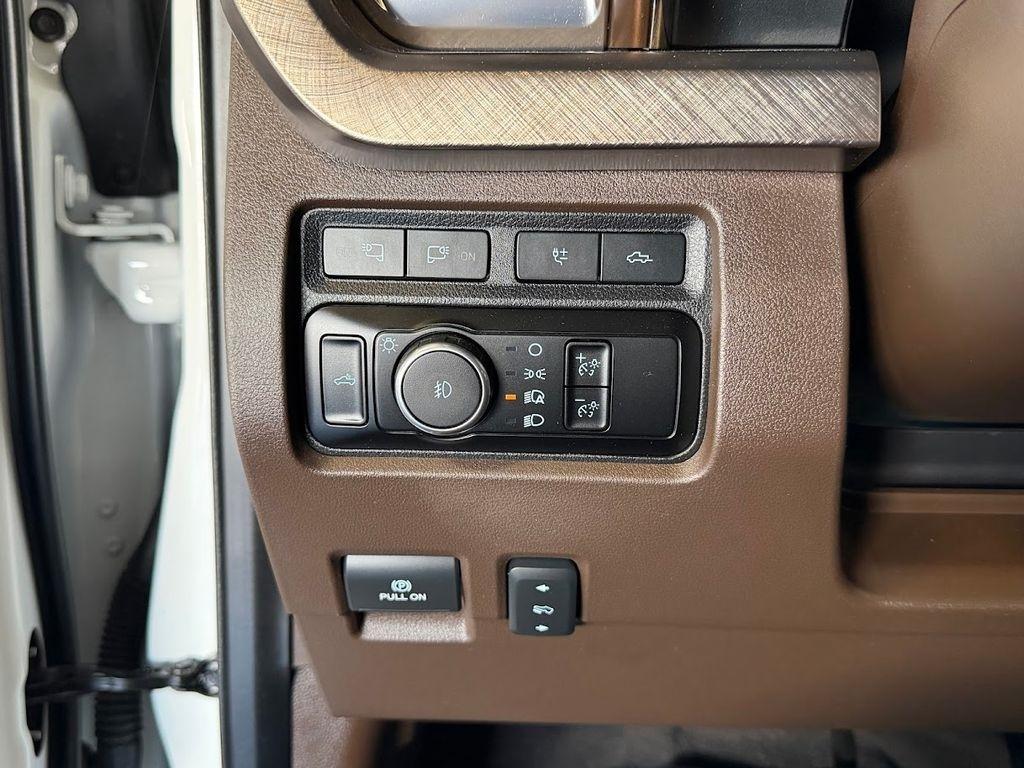 Ford F-350 SD King Ranch Crew Cab Long Bed 4WD 2023
