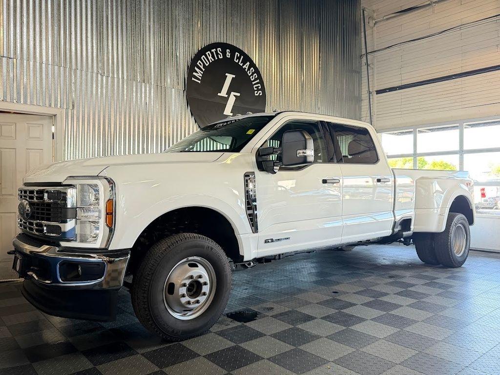 Ford F-350 SD XLT Crew Cab Long Bed DRW 4WD 2025