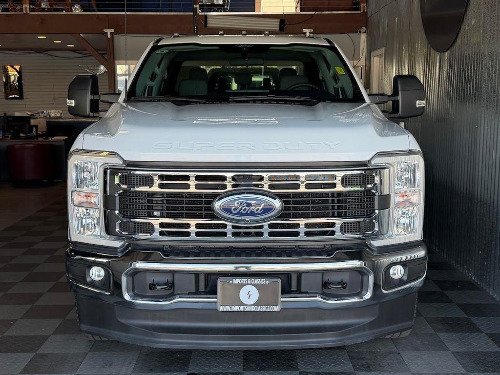 Ford F-350 SD XLT Crew Cab Long Bed DRW 4WD 2025