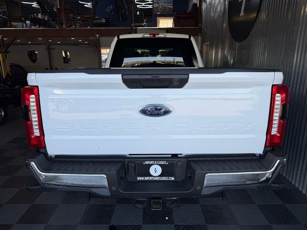 Ford F-350 SD XLT Crew Cab Long Bed DRW 4WD 2025