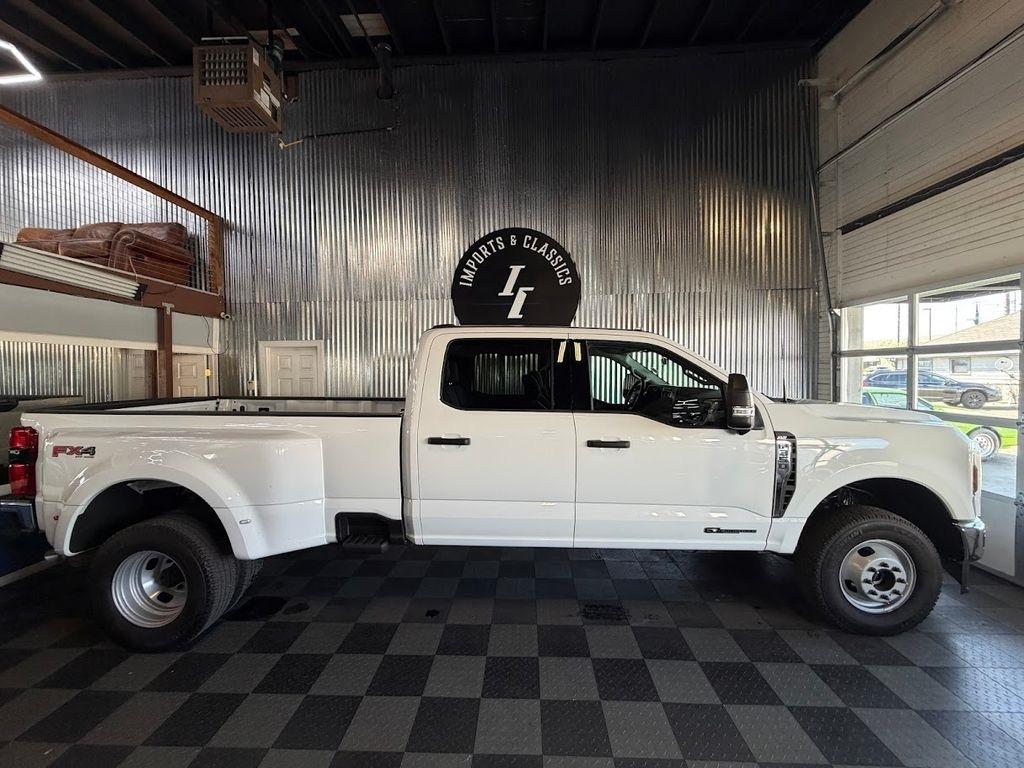 Ford F-350 SD XLT Crew Cab Long Bed DRW 4WD 2025
