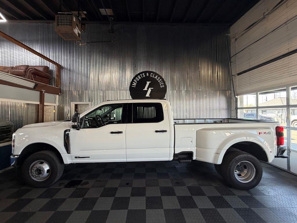Ford F-350 SD XLT Crew Cab Long Bed DRW 4WD 2025