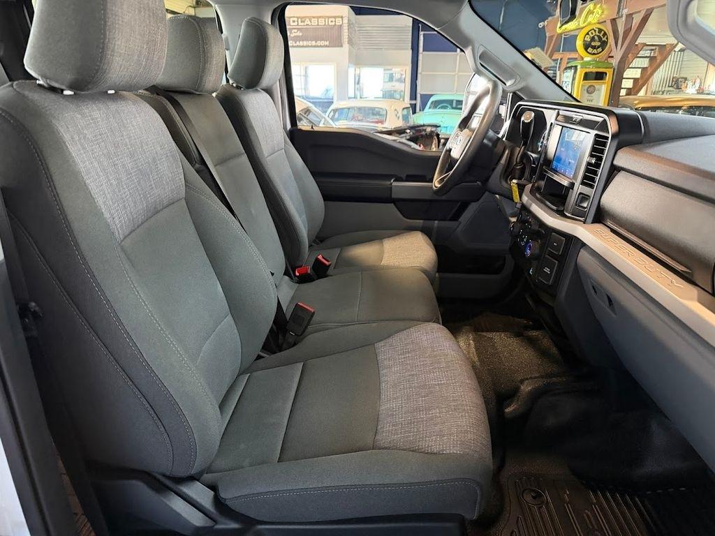 Ford F-350 SD XLT Crew Cab Long Bed DRW 4WD 2025