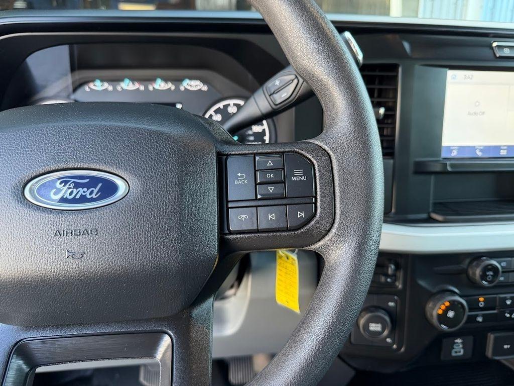 Ford F-350 SD XLT Crew Cab Long Bed DRW 4WD 2025