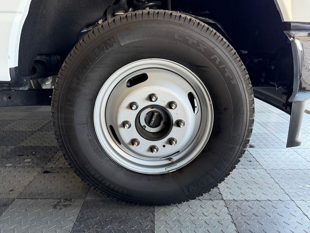 Ford F-350 SD XLT Crew Cab Long Bed DRW 4WD 2025