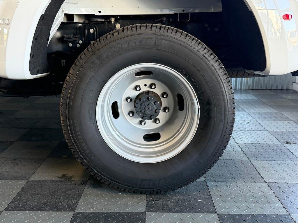 Ford F-350 SD XLT Crew Cab Long Bed DRW 4WD 2025
