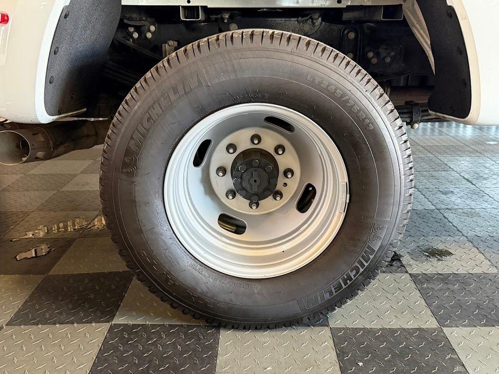 Ford F-350 SD XLT Crew Cab Long Bed DRW 4WD 2025