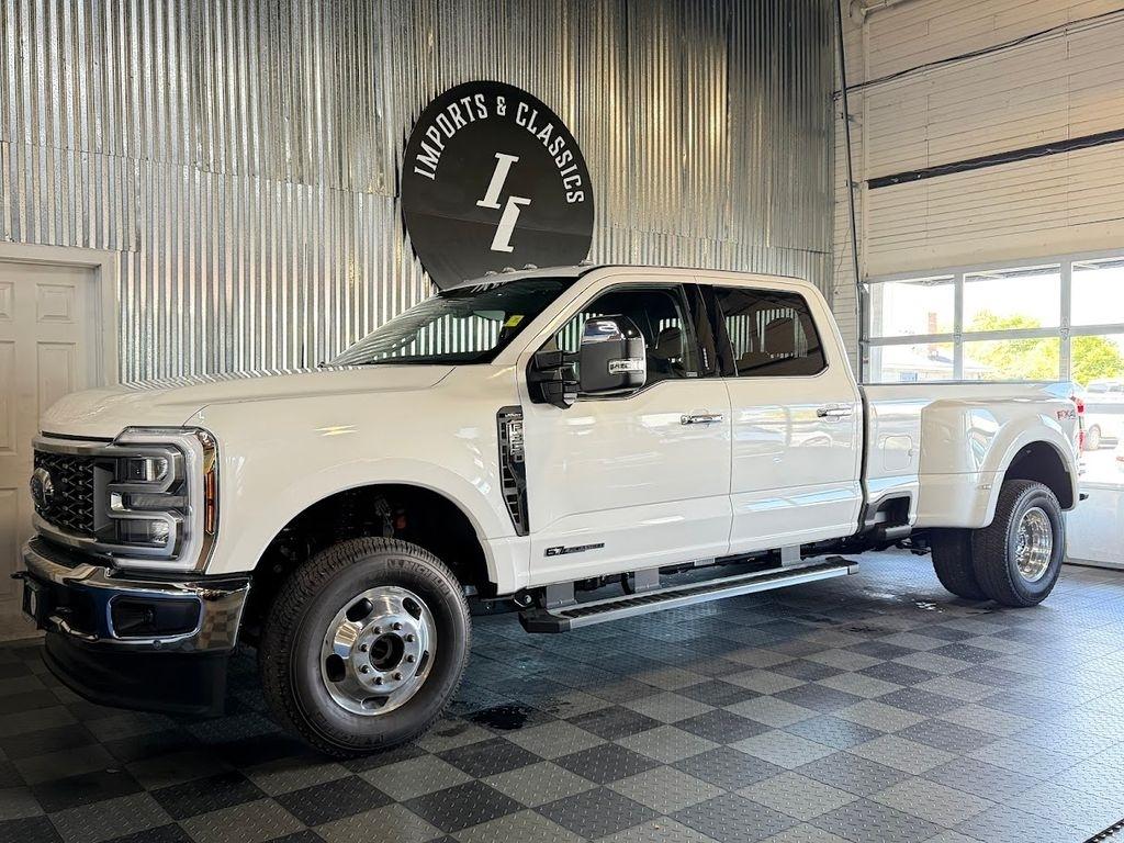 Ford F-350 SD Lariat Crew Cab Long Bed DRW 4WD 2026