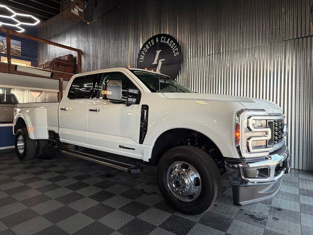 Ford F-350 SD Lariat Crew Cab Long Bed DRW 4WD 2026