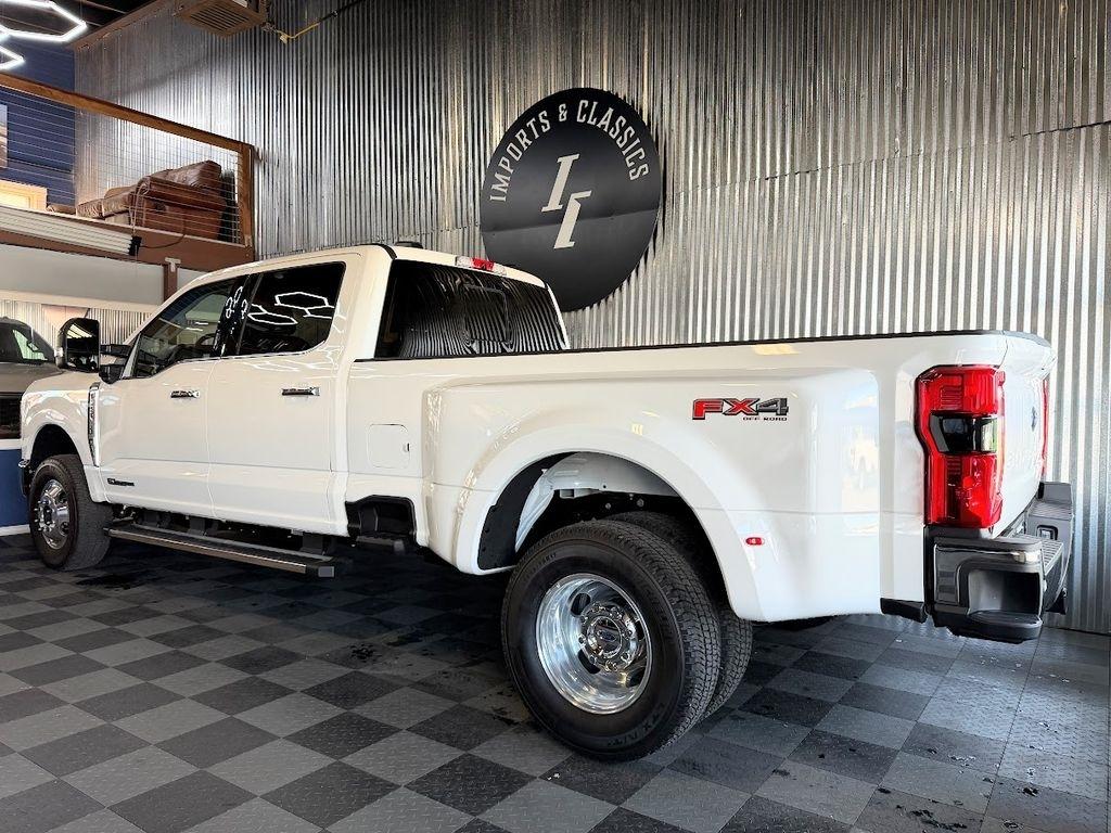 Ford F-350 SD Lariat Crew Cab Long Bed DRW 4WD 2026