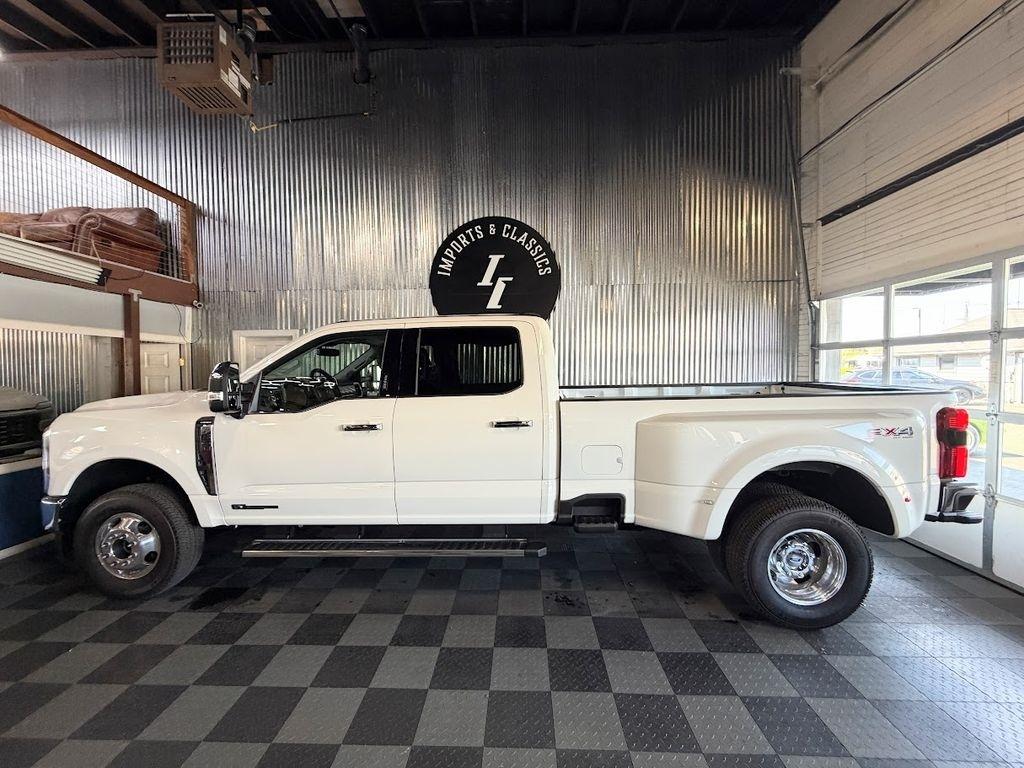 Ford F-350 SD Lariat Crew Cab Long Bed DRW 4WD 2026