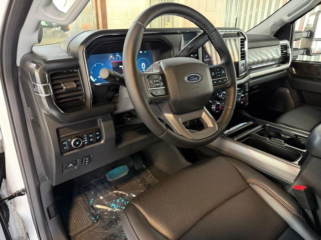 Ford F-350 SD Lariat Crew Cab Long Bed DRW 4WD 2026