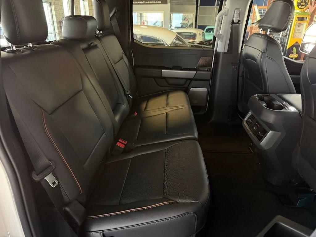 Ford F-350 SD Lariat Crew Cab Long Bed DRW 4WD 2026