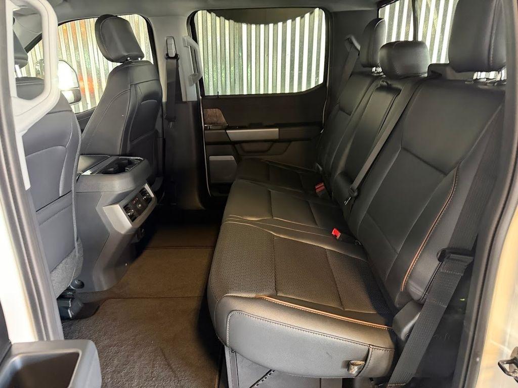 Ford F-350 SD Lariat Crew Cab Long Bed DRW 4WD 2026