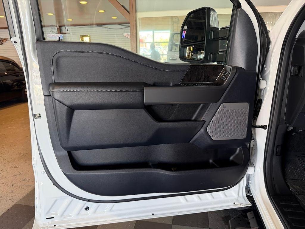 Ford F-350 SD Lariat Crew Cab Long Bed DRW 4WD 2026