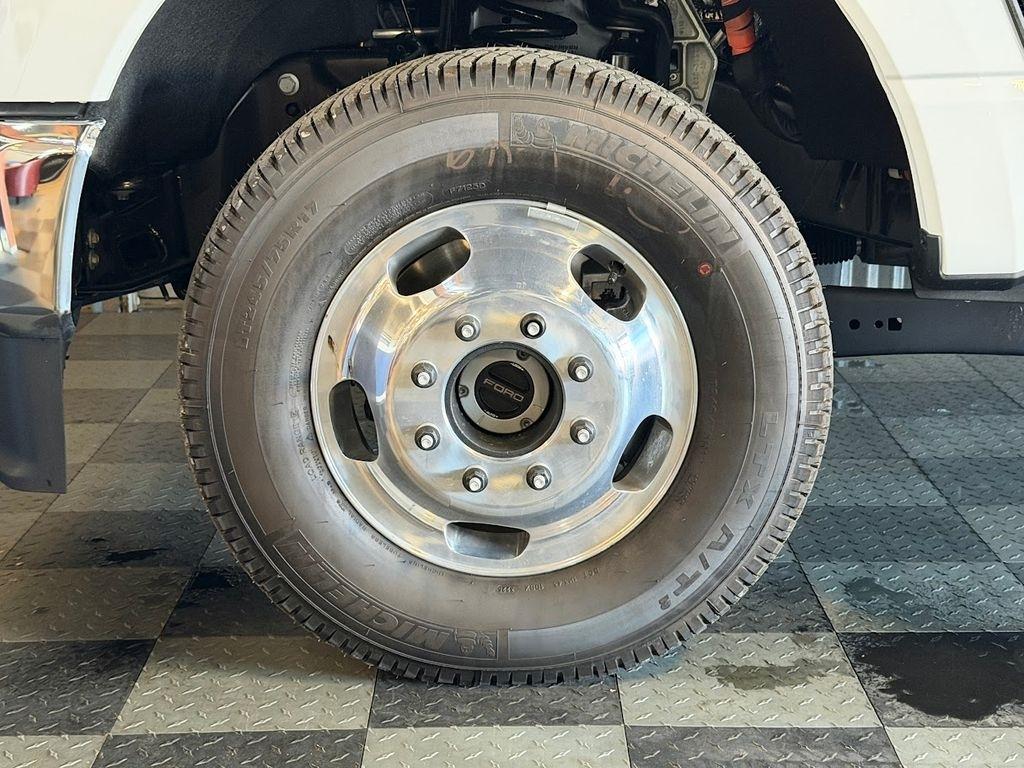 Ford F-350 SD Lariat Crew Cab Long Bed DRW 4WD 2026