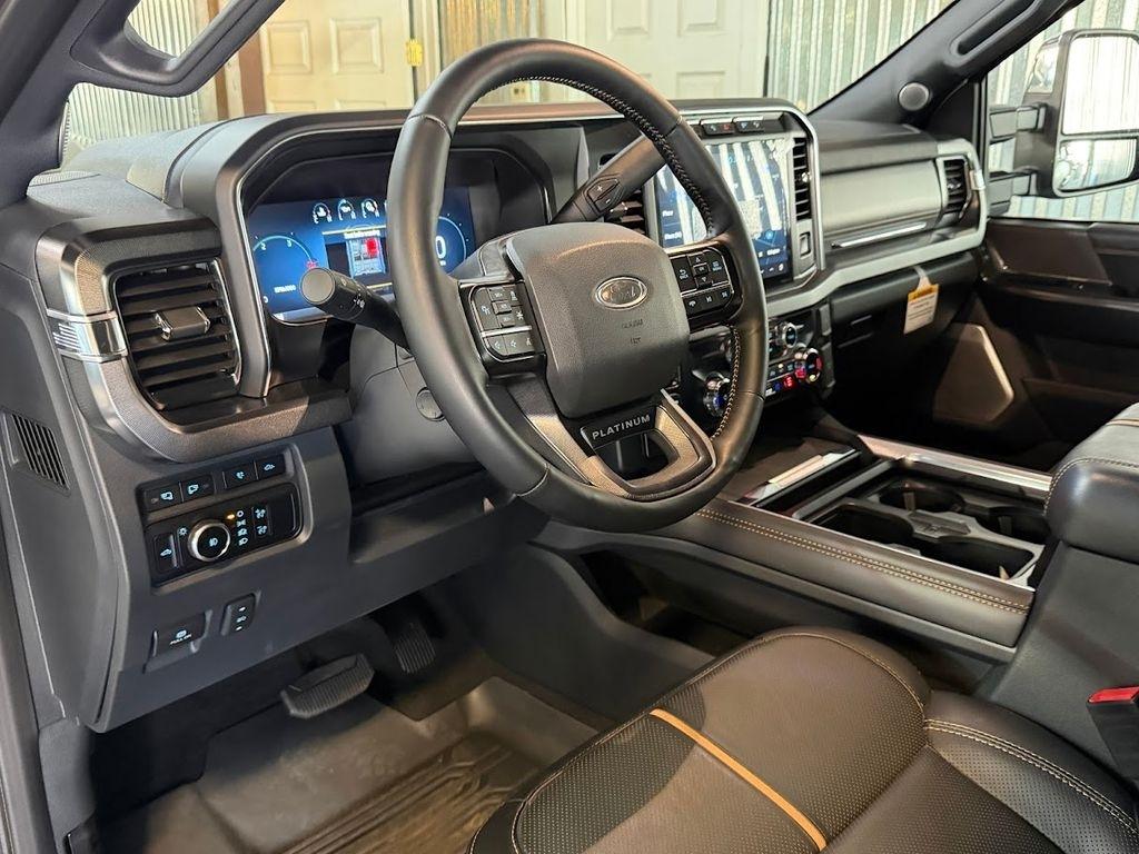 Ford F-450 SD King Ranch Crew Cab DRW 4WD 2023