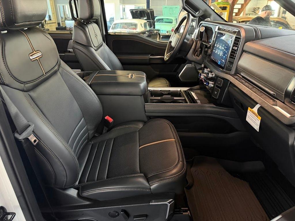 Ford F-450 SD King Ranch Crew Cab DRW 4WD 2023