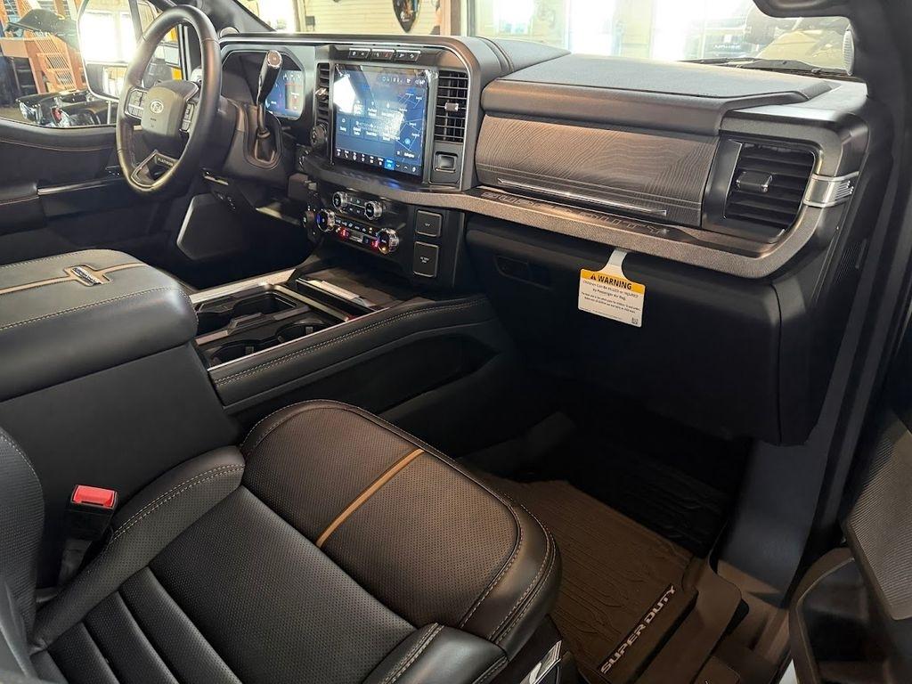 Ford F-450 SD King Ranch Crew Cab DRW 4WD 2023