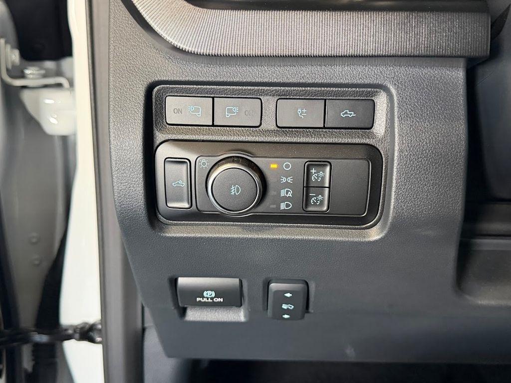 Ford F-450 SD King Ranch Crew Cab DRW 4WD 2023