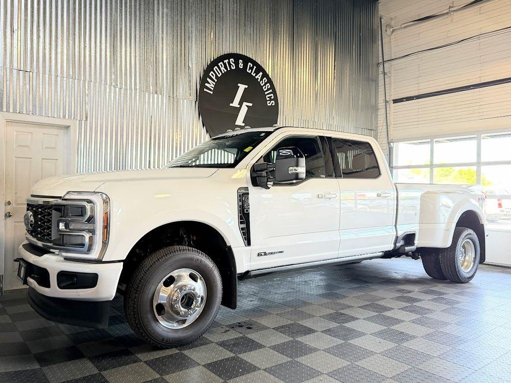 Ford F-350 SD Platinum Crew Cab Long Box 4WD DRW 2025