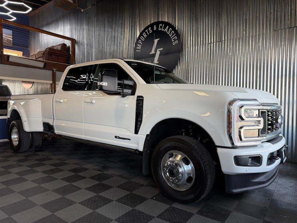 Ford F-350 SD Platinum Crew Cab Long Box 4WD DRW 2025