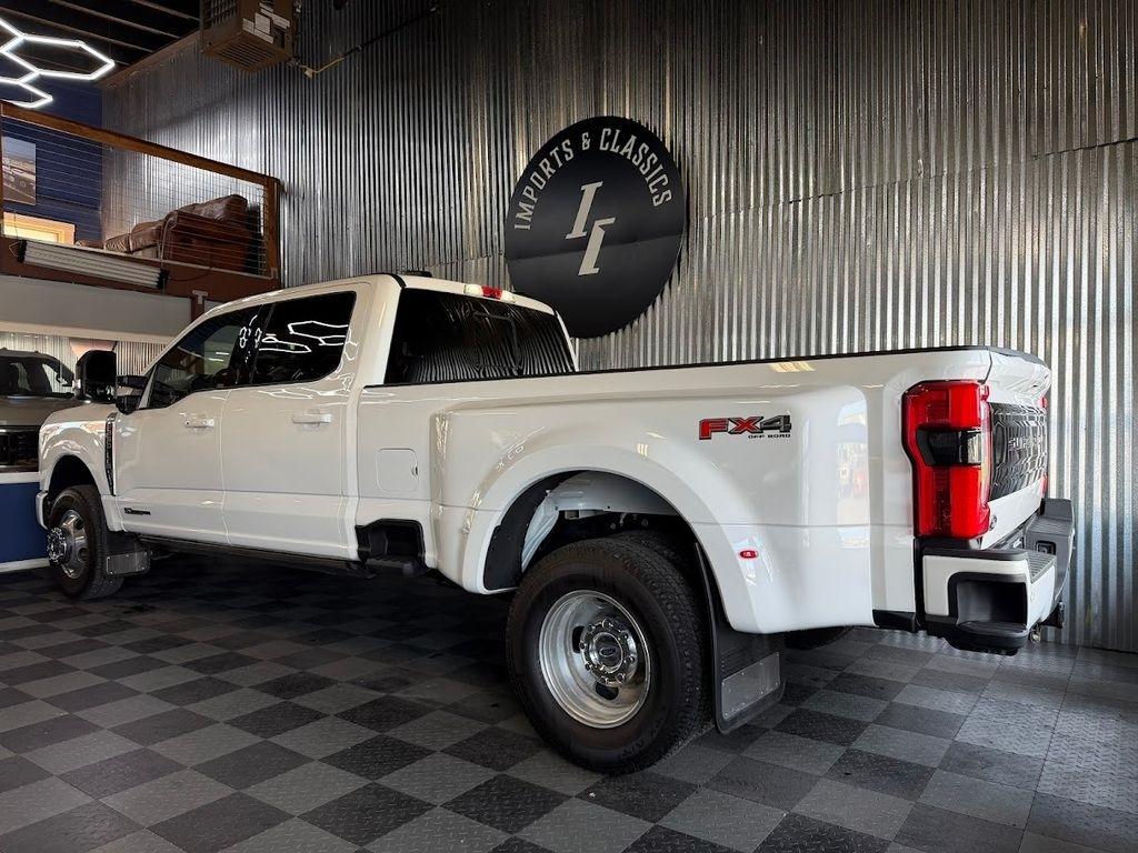 Ford F-350 SD Platinum Crew Cab Long Box 4WD DRW 2025