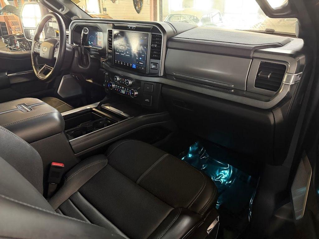 Ford F-350 SD Platinum Crew Cab Long Box 4WD DRW 2025