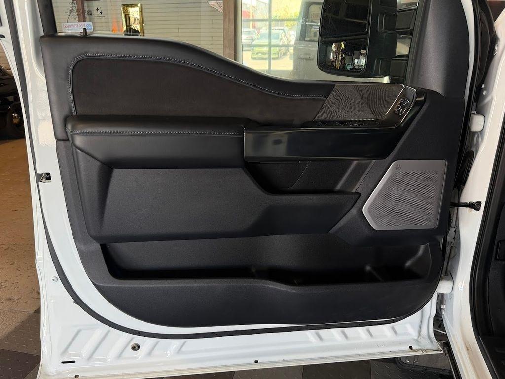 Ford F-350 SD Platinum Crew Cab Long Box 4WD DRW 2025