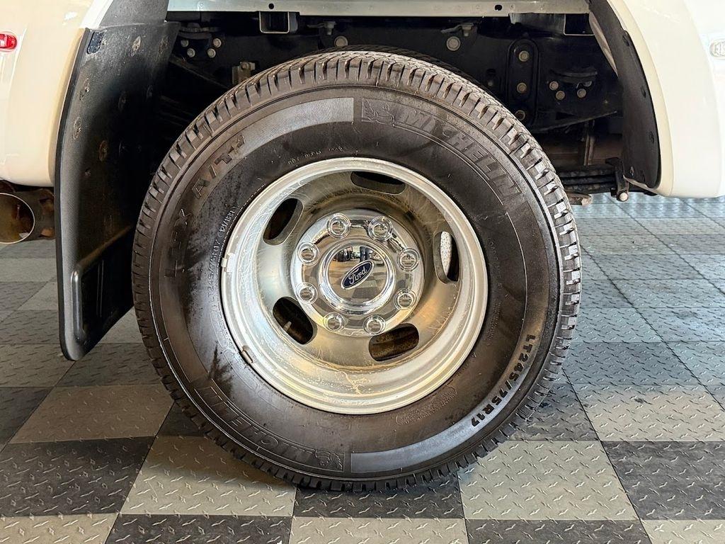 Ford F-350 SD Platinum Crew Cab Long Box 4WD DRW 2025