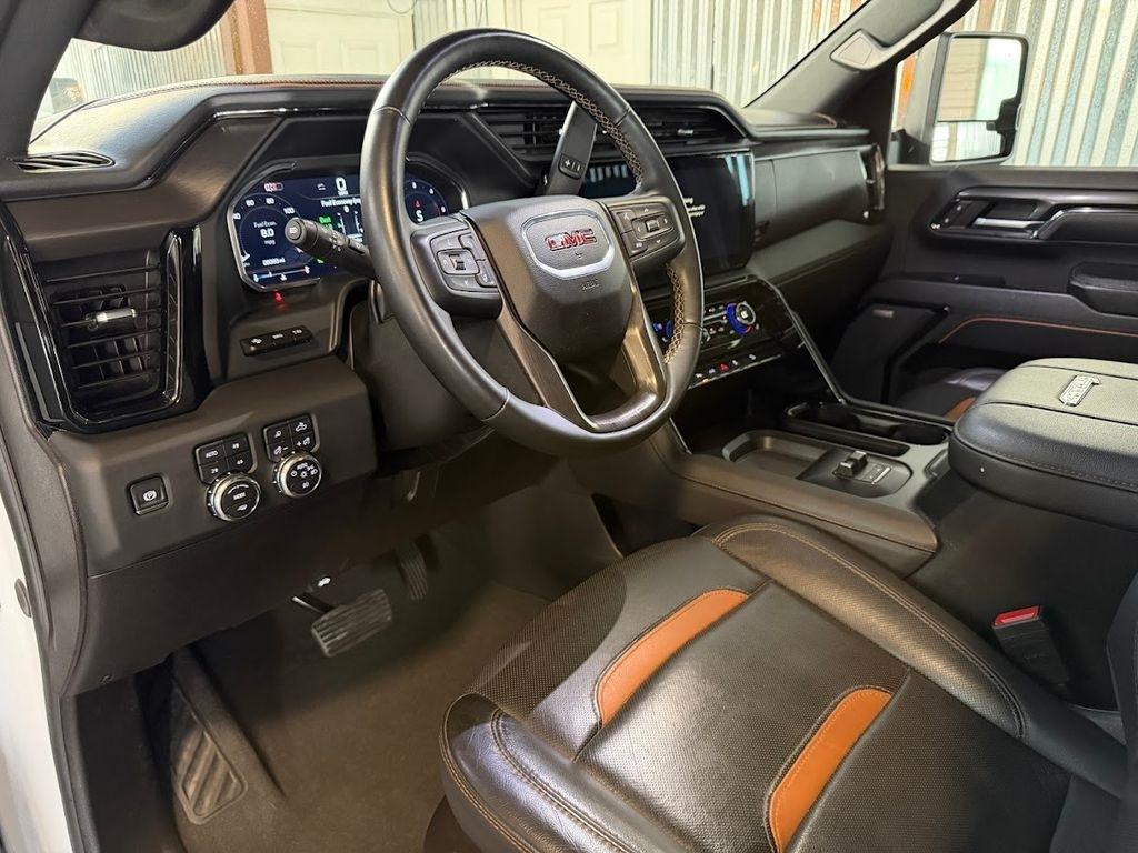 GMC Sierra 2500HD AT4 Crew Cab 4WD 2024