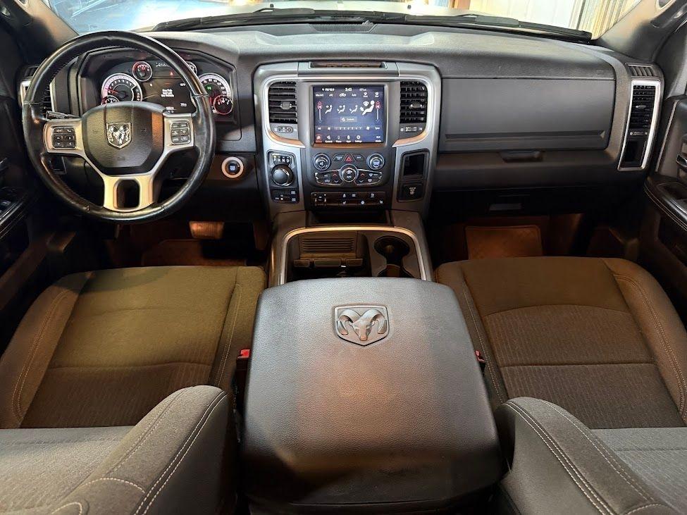RAM 1500 Classic Warlock 4x4 Crew Cab 5'7" Box 2021