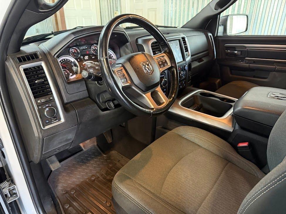 RAM 1500 Classic Warlock 4x4 Crew Cab 5'7" Box 2021