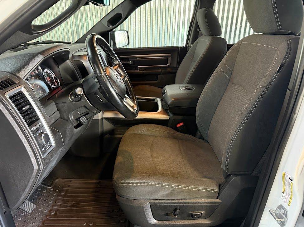 RAM 1500 Classic Warlock 4x4 Crew Cab 5'7" Box 2021
