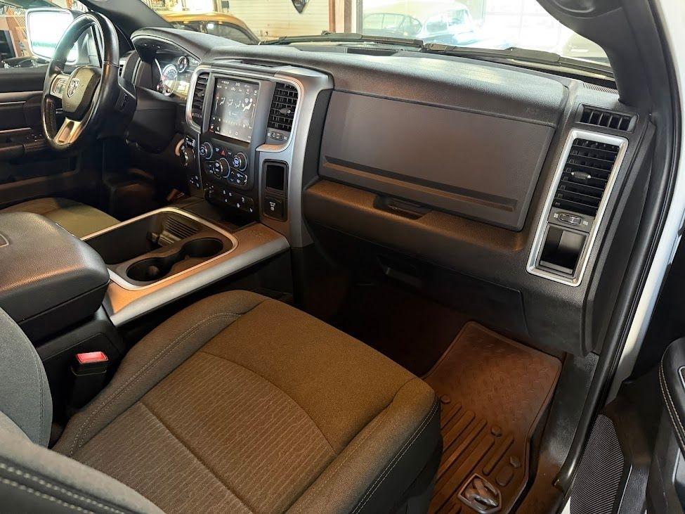RAM 1500 Classic Warlock 4x4 Crew Cab 5'7" Box 2021