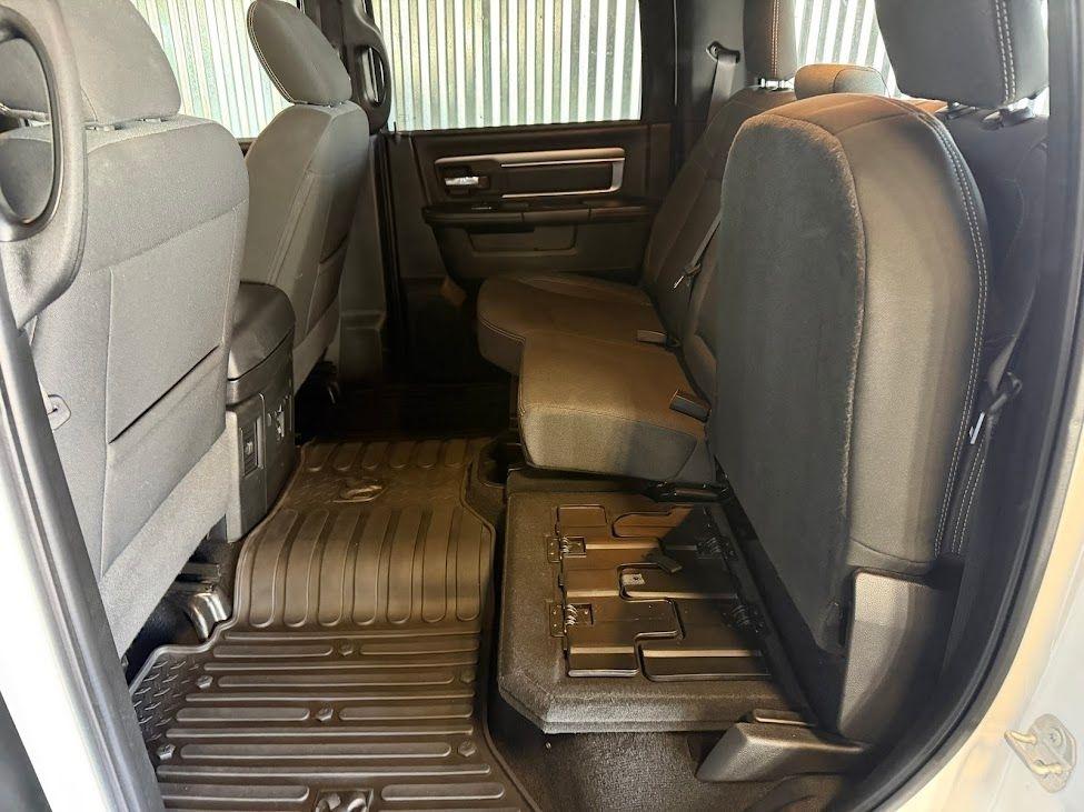 RAM 1500 Classic Warlock 4x4 Crew Cab 5'7" Box 2021