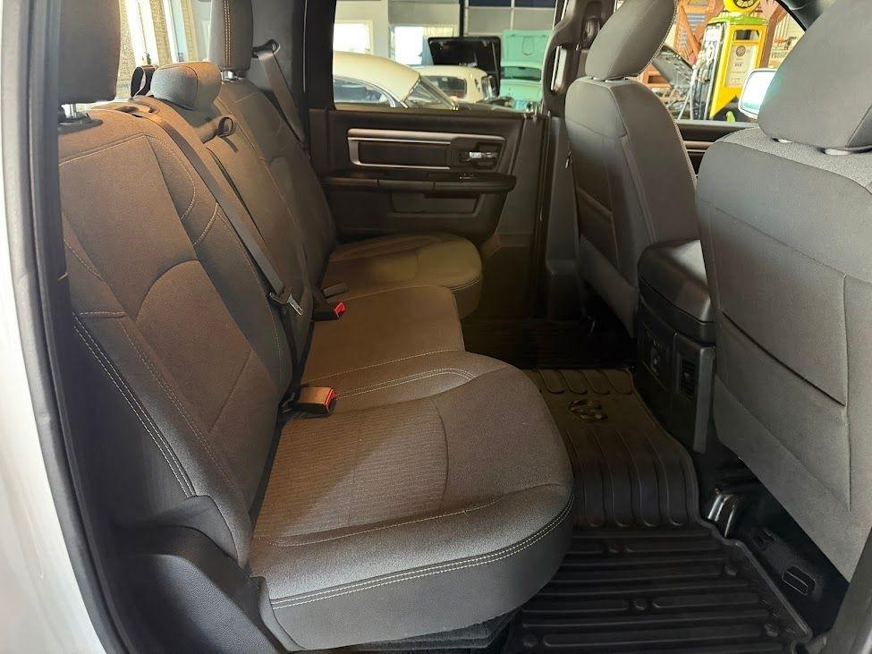 RAM 1500 Classic Warlock 4x4 Crew Cab 5'7" Box 2021