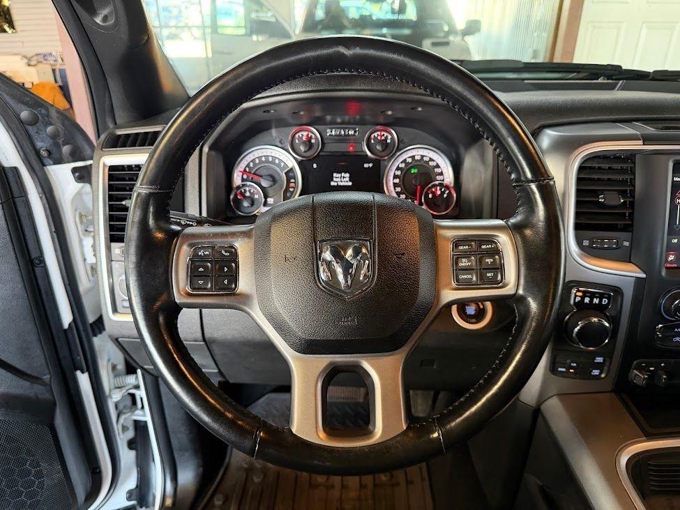 RAM 1500 Classic Warlock 4x4 Crew Cab 5'7" Box 2021