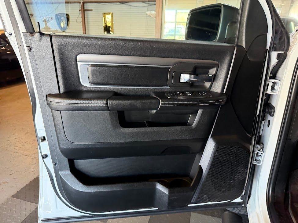 RAM 1500 Classic Warlock 4x4 Crew Cab 5'7" Box 2021
