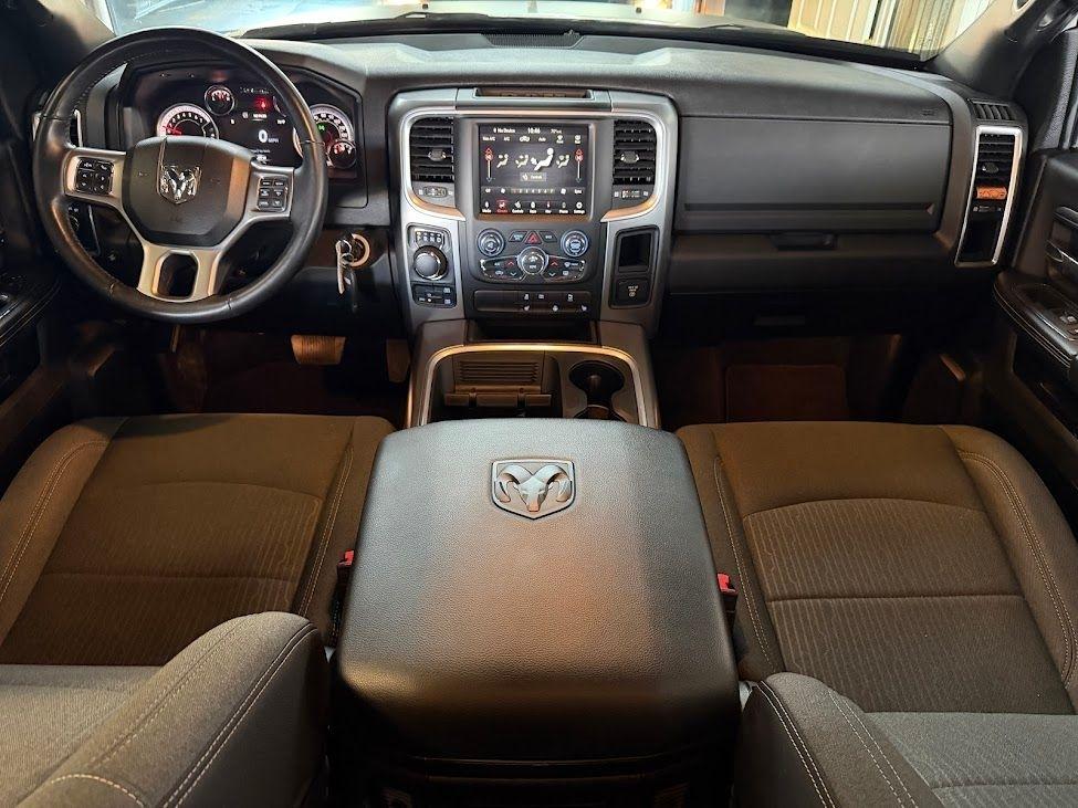 RAM 1500 Classic Warlock 4x4 Crew Cab 5'7" Box 2022