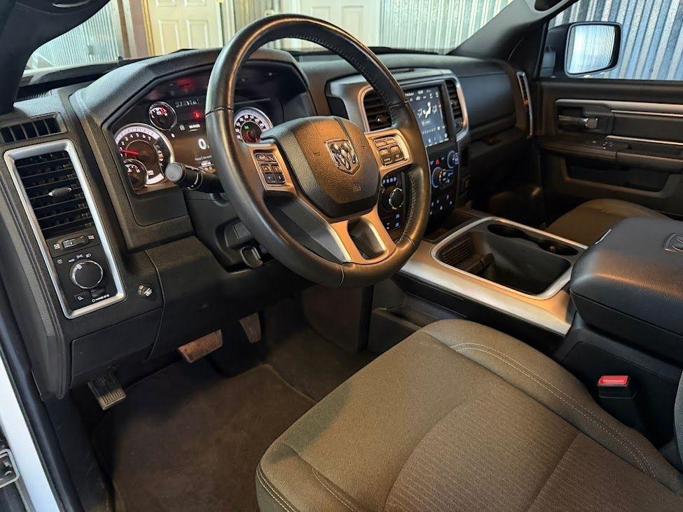 RAM 1500 Classic Warlock 4x4 Crew Cab 5'7" Box 2022